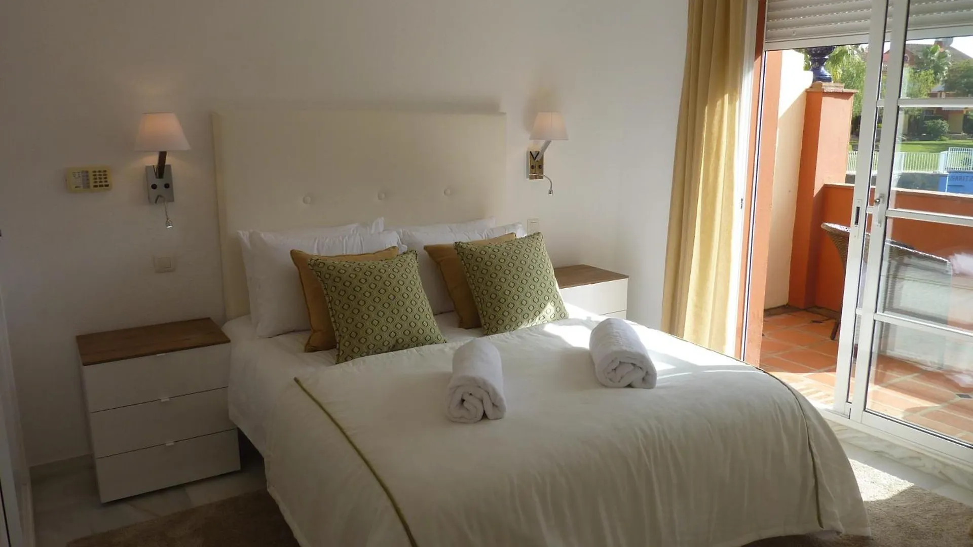 アパート 1264: 3 Bed Townhouse In Monte Biarritz Paraiso エステポナ
