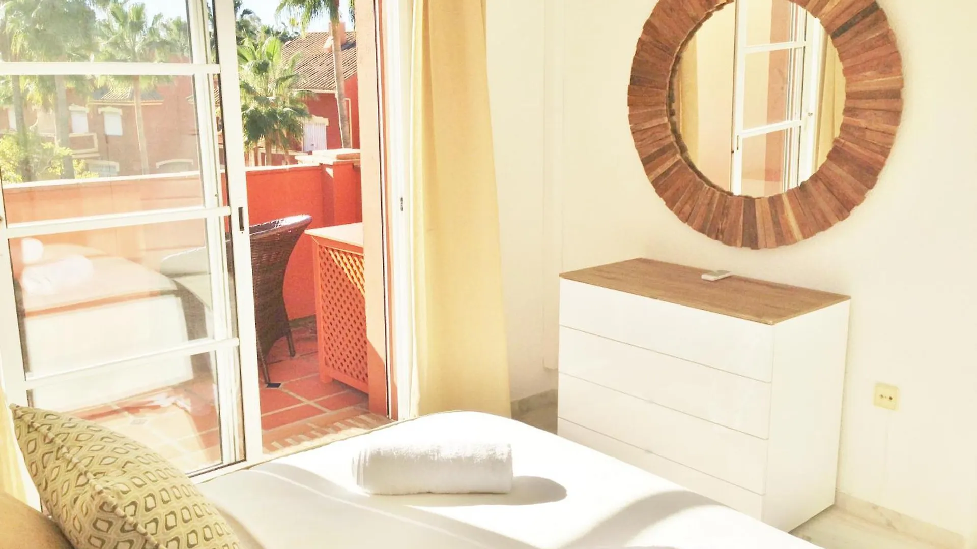 アパート 1264: 3 Bed Townhouse In Monte Biarritz Paraiso エステポナ