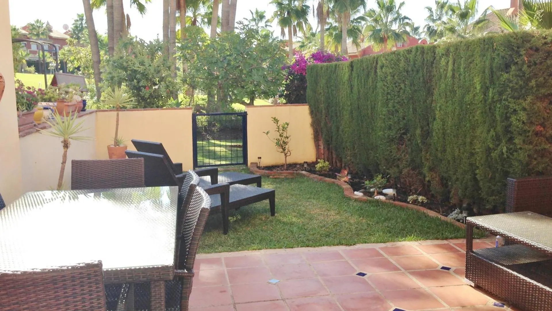 1264: 3 Bed Townhouse In Monte Biarritz Paraiso エステポナ